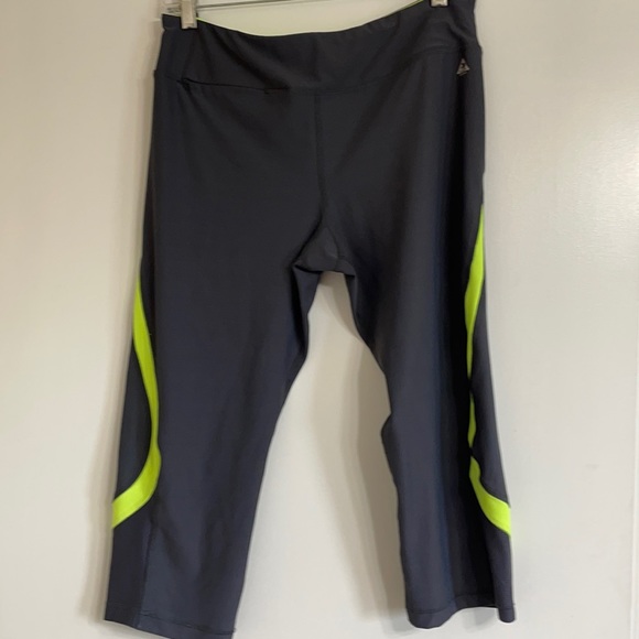 Ladies Zuzuzen Active Athletic Capri - Picture 1 of 7